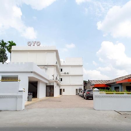 Oyo 2895 Paranginan Residence Medan Eksteriør bilde
